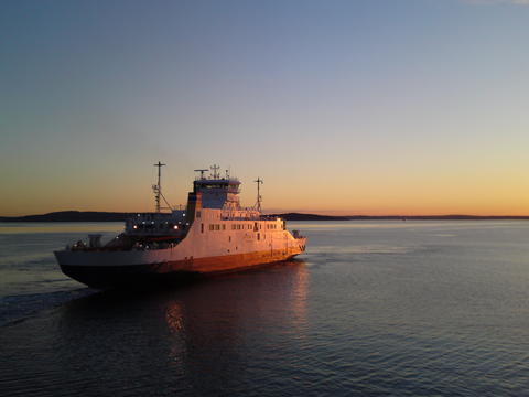 Bast%C3%B8%20Fosen_Bast%C3%B8%20III%20i%20solnedgang%20avg%20Horten