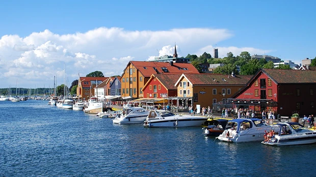 Brygga_i_T%C3%B8nsberg-Foto_Helge-H%C3%B8if%C3%B8dt