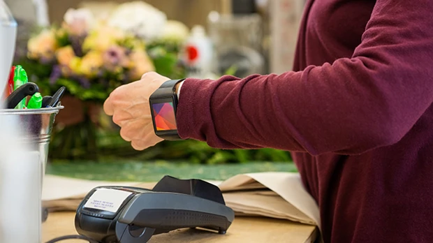 Kontaktlos-betaling_FitbitPay_Foto-%20Landkreditt-Bank
